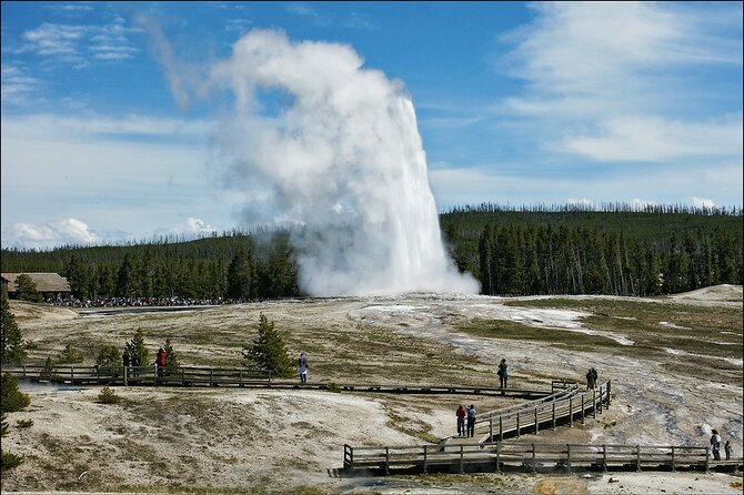 Full-Day Tour in Yellowstone National Park - Getting to the Meeting Point