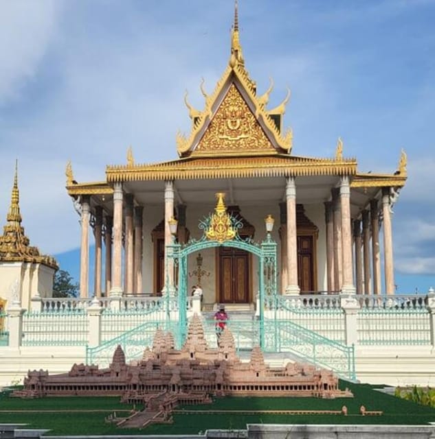 Full Day Tour of Phnom Penh City With Lina - Tuol Sleng Genocide Museum (S21)
