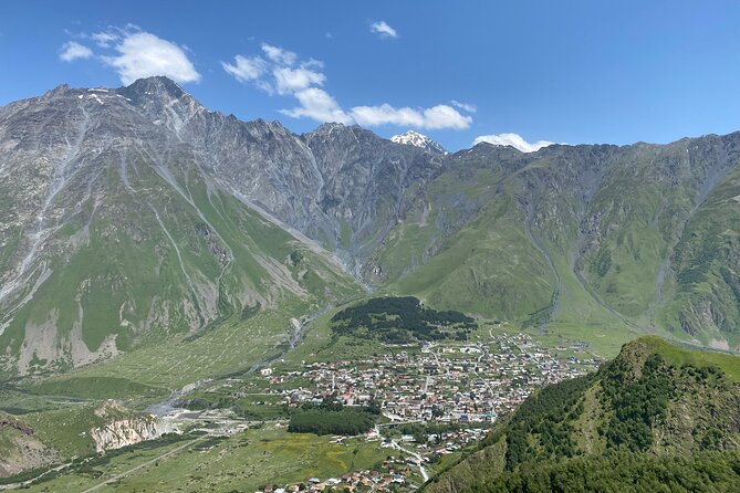 Full-Day Tour to Kazbegi With Khinkali and Wine Included - Key Points