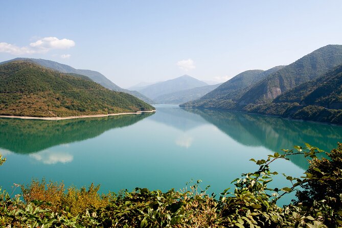 Full-Day Tour to Kazbegi With Khinkali and Wine Included - Enjoying Georgian Cuisine