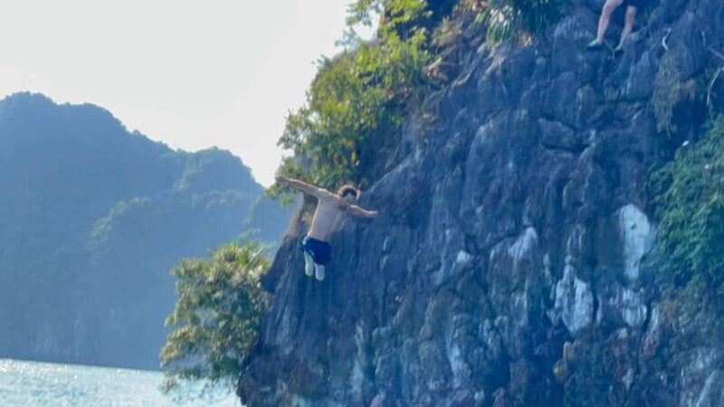 Full Day Tour to Lan Ha Bay With Kayaking, Cliff Jumping - Cliff Jumping