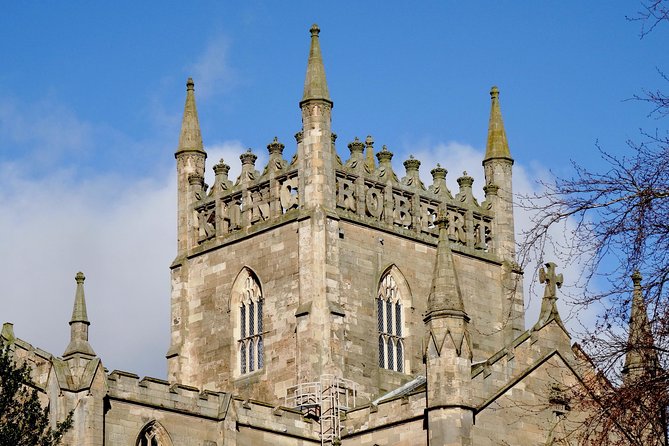 Full Day Tour to St Andrews, Dunfermline & the Fife Coast - Exploring Dunfermline Abbey