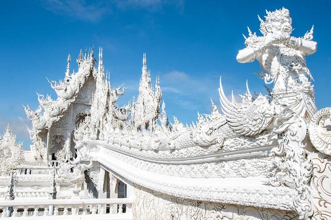 Full Day Tour White Temple Black House and Blue Temple With Lunch - Safety and Comfort Concerns