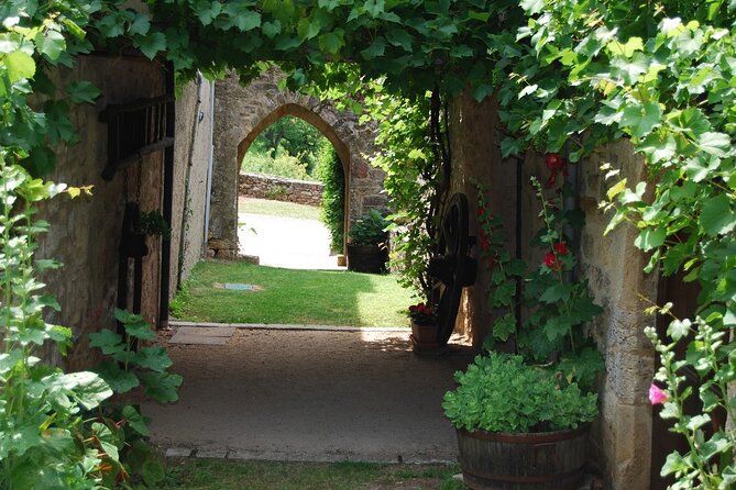 Full Day Tour With a English Speaking Driver Guide Rocamadour and the Most Beautiful Villages in Fra - Customer Questions