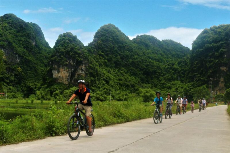 Full Day Trang An, Bich Dong Pagoda, Biking & Family Visit - Bich Dong Pagoda Visit