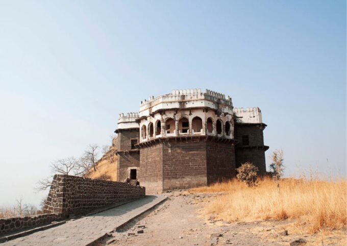 Full Day Trip Ellora Caves & Daulatabad Fort From Aurangabad - Pickup and Transportation