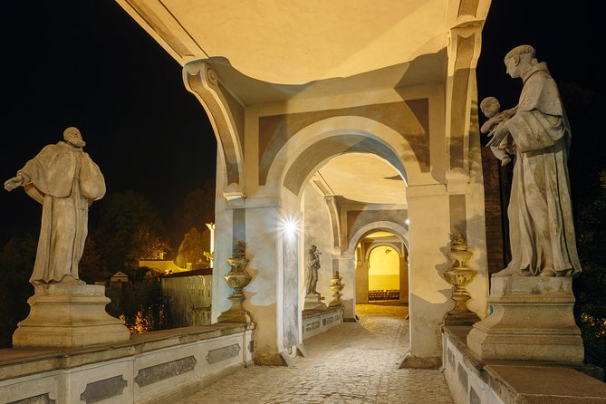 Full-Day Trip From Prague to Cesky Krumlov - Tour Highlights and Features