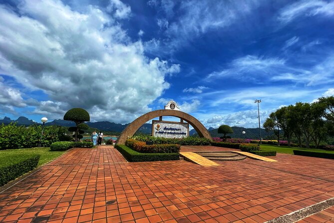 Full Day Trip to Cheowlan Lake and Samet Nangshe From Phuket - Cheowlan Lake Exploration