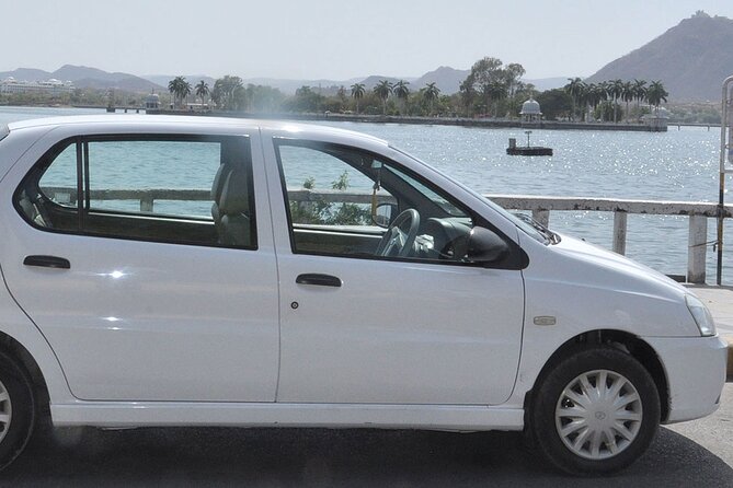 Full Day Udaipur Sightseeing and Heritage Walk With Guide - Exploring Udaipurs Iconic Palaces