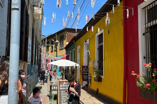 Full Day Winery Visit Valparaiso & Viña Del Mar From Santiago - Exploring Valparaiso