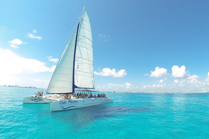 Full Experience Isla Mujeres: Food Aboard + Premium Drinks + Snorkel + Free Time - Photographic Services