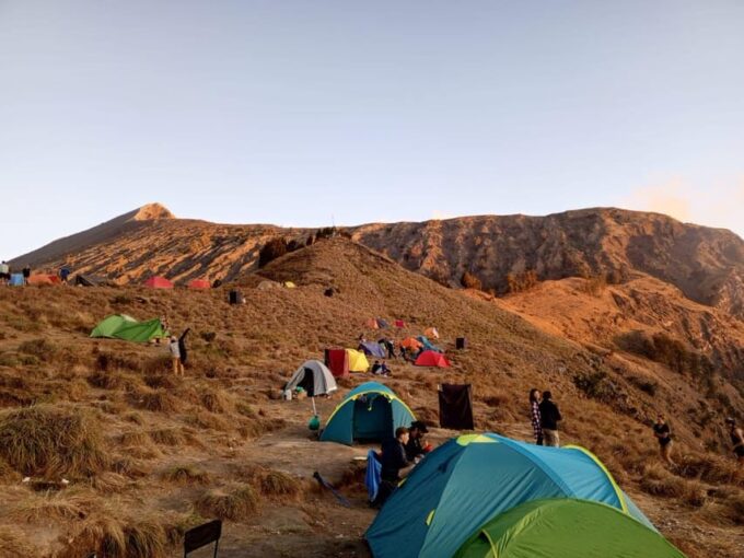 Full Mount Rinjani Tour 4D/3N Sembalun Lake And Senaru - Experienced Local Guides