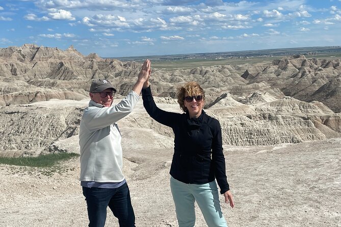 Full Spectrum: Badlands, Agates & Wall Drug Tour - Key Points