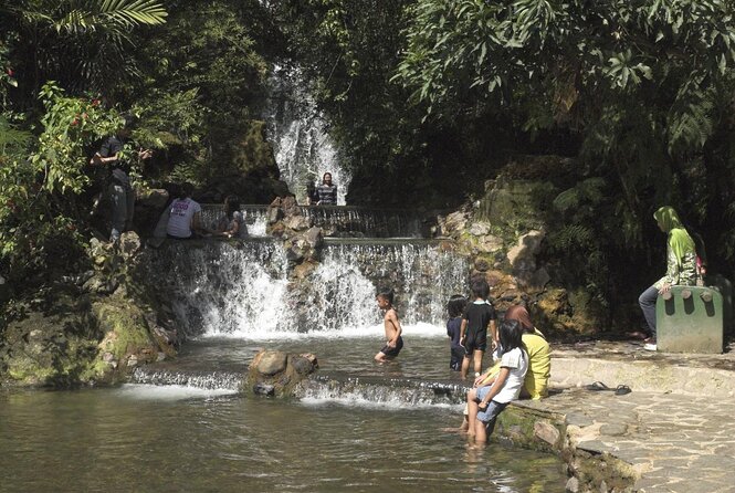 Fullday Bandung Volcano,Tea Plantation,Fruits Market With Lunch & Souvenir - Key Points