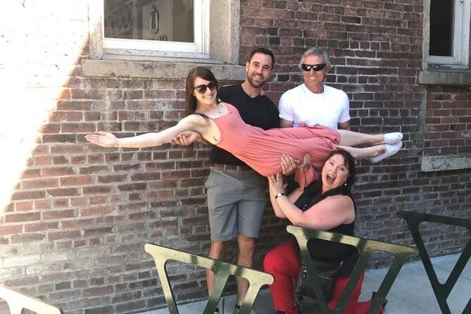 Fun City Scavenger Hunt in Nashville by Wacky Walks - Navigating the Smartphone App