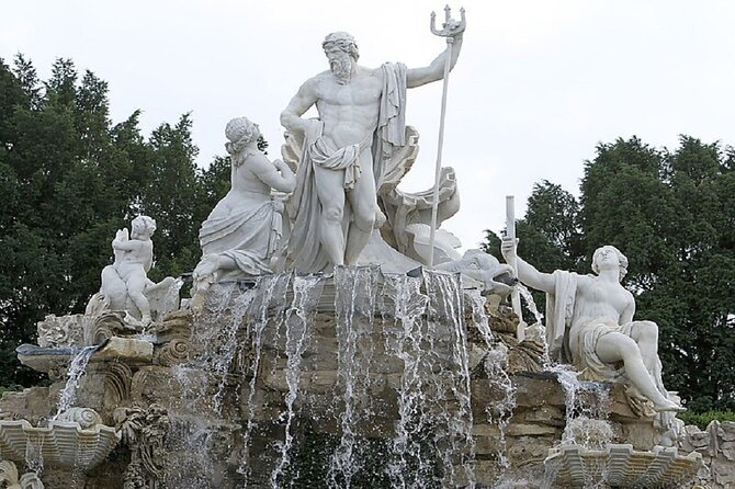 Fun & Mobile Scavenger Hunt Through the Schönbrunn Palace Park - Engaging Problem-Solving Activities