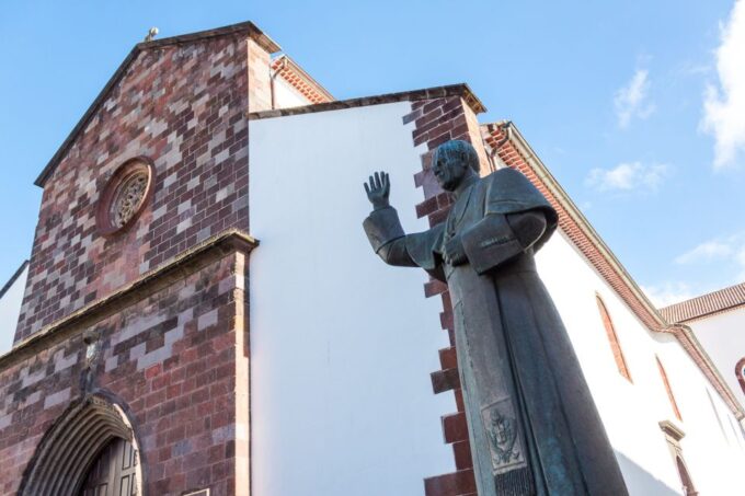 Funchal: Old Town Walking Tour - Support for University Students