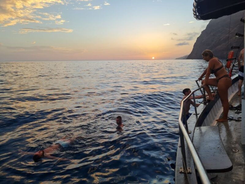 Funchal: Sunset Tour on Traditional Madeiran Boat W/ Drinks - Meeting Point and Essentials