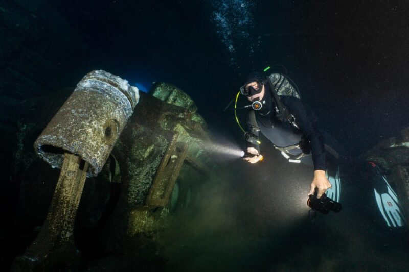 Funchal: Wreck Dive F488 Frigate - Certified Divers - Dive Experience
