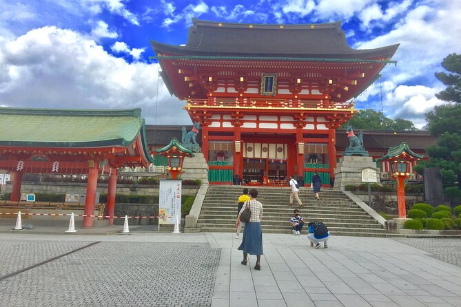Fushimi Inari Taisha Half-Day Private Guided Tour - Experiencing the Vermilion Torii Gates