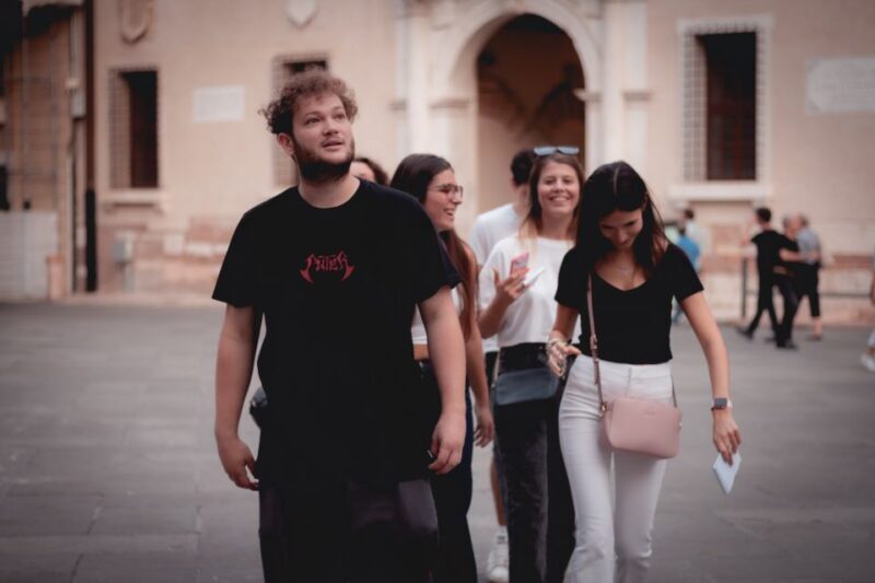 Fusion Between Treasure Hunt and Escape Room in Bologna - Exploring the Streets of Florence