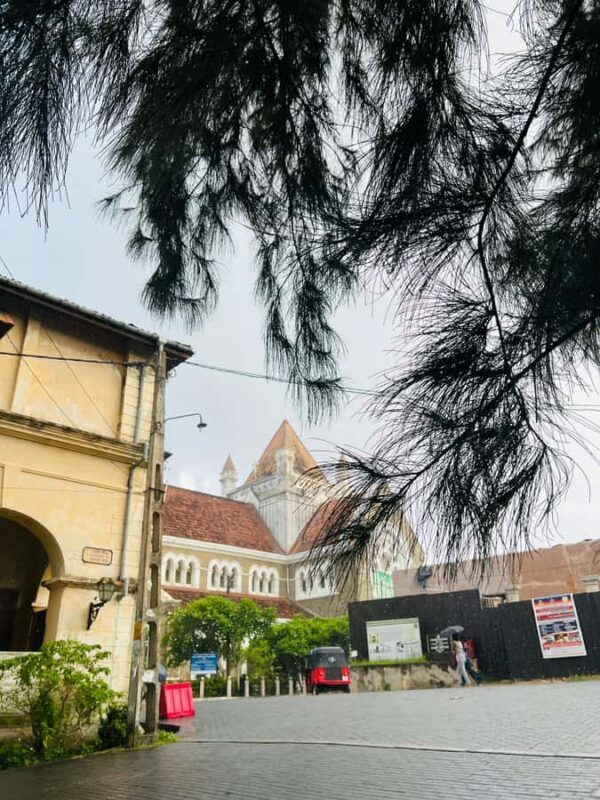 Galle: Galle Fort Walking Tour with Expert Female Guide - Analyzing the Value
