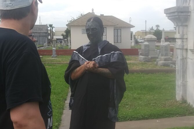 Galveston Cemetery Tour With Ghost Hunting Equipment - Location and Duration