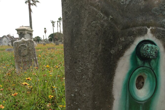 Galveston Cemetery Tour With Ghost Hunting Equipment - Accessibility and Accommodations