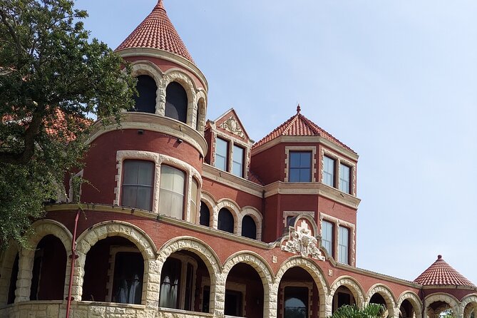 Galveston Mansions and Murder Walking Tour - Group Size and Inclusions