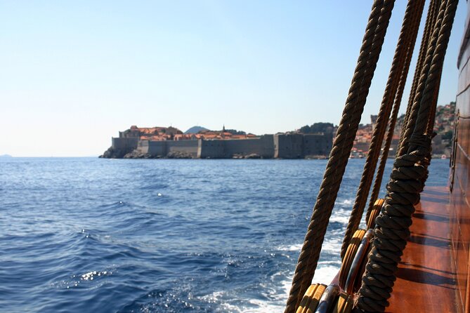 Game of Thrones and Dubrovnik History Combo Cruise Shared Tour - Onboard Amenities and Inclusions