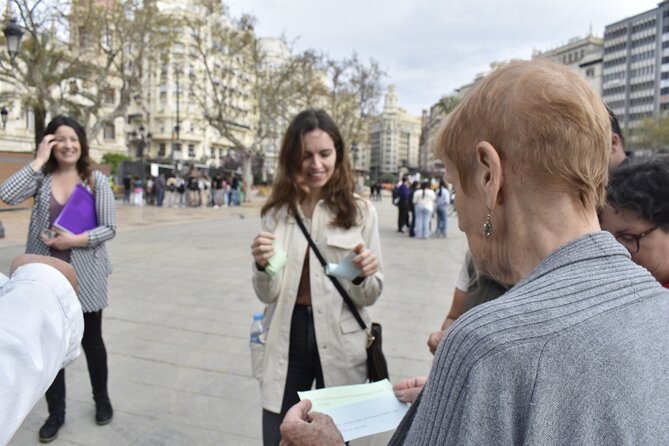 Games and History Walking Tour in the Center of Valencia - Tour Overview