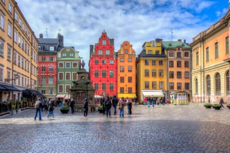 Gamla Stan: Essential Tour of Stockholm - Navigating Narrow Streets