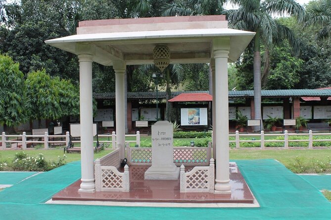 Gandhis Journey in New Delhi - Spiritual Significance of Sites