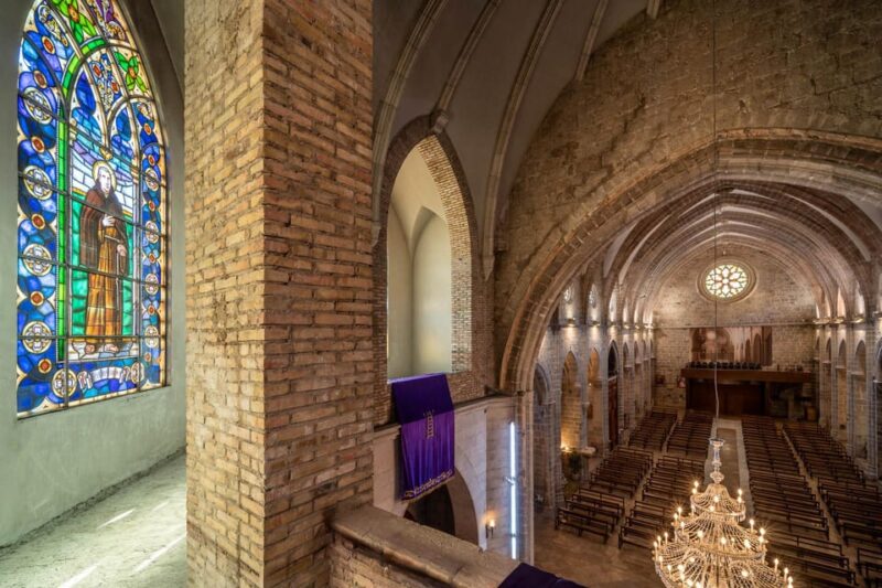 Gandía: Entrance to the Insigne Collegiate Church of Gandía - Key Points