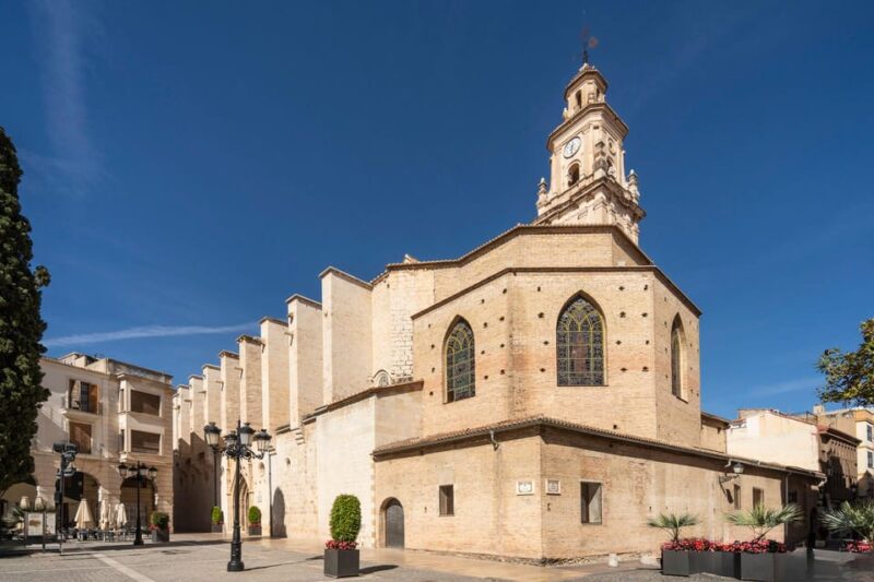 Gandía: Entrance to the Insigne Collegiate Church of Gandía - Historical Background