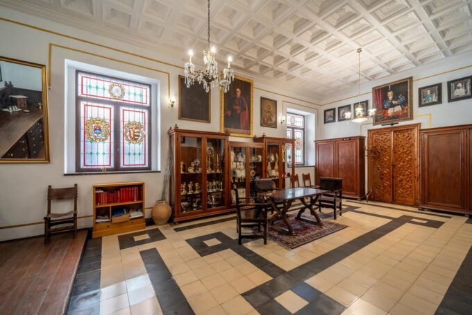 Gandía: Entrance to the Insigne Collegiate Church of Gandía - Frequently Asked Questions