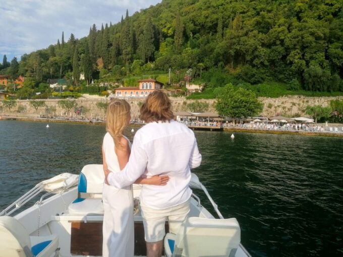 Garda: Sunset Boat Cruise With Wine and Fish Tasting - Vessel and Capacity