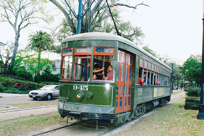 Garden District and Lafayette Cemetery Guided Walking Tour - Accessibility and Physical Requirements