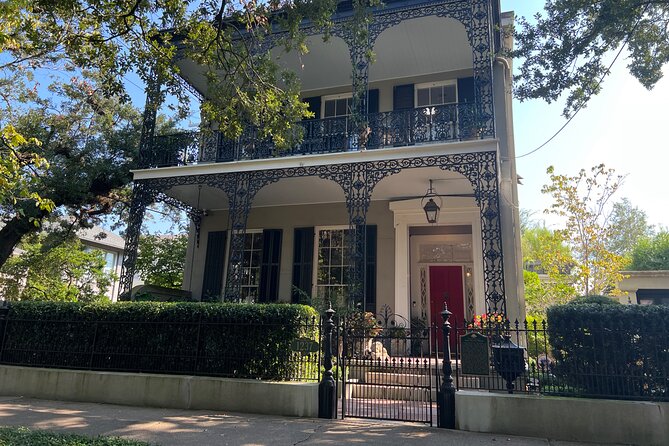 Garden District Architecture Walking Tour in New Orleans - Highlights of the Tour Experience