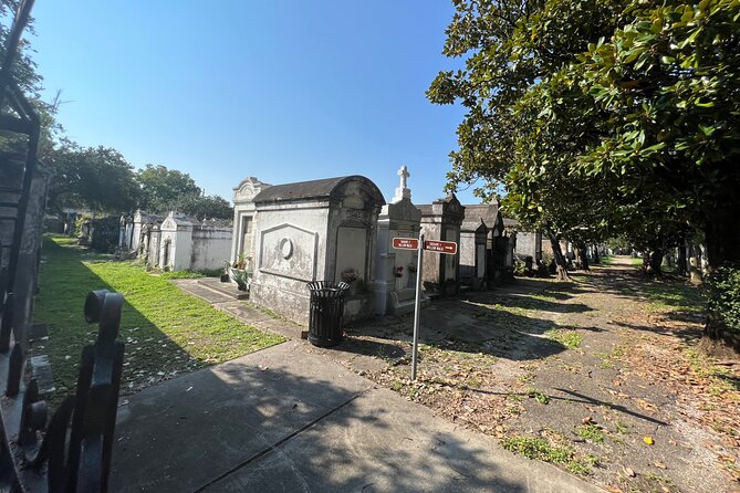 Garden District Architecture Walking Tour in New Orleans - Exploring the Garden District