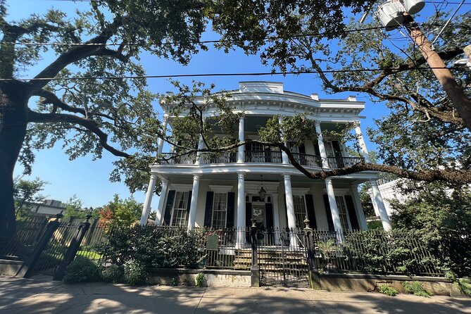 Garden District Architecture Walking Tour in New Orleans - Packing and Preparation Tips