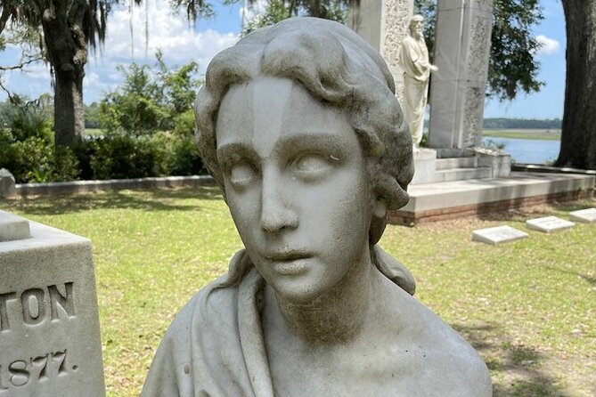 Garden District Celebrities Cemeteries Mansions and Mysteries Walking Tour - Health and Accessibility Details