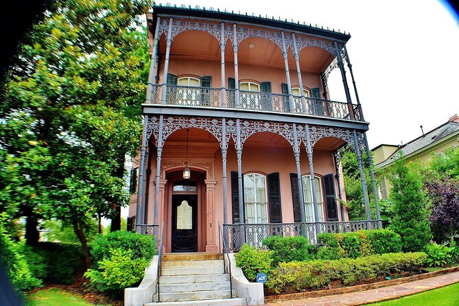 Garden District Tour - Historical Cemeteries