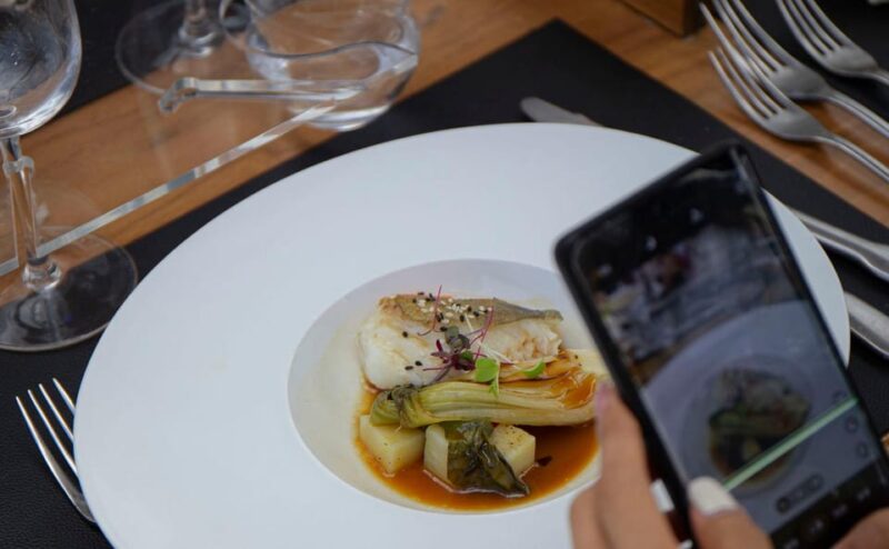 Gastronomic 6-Course Fine-Dining Dinner on Luxury London Bus - Customizable Dining Options