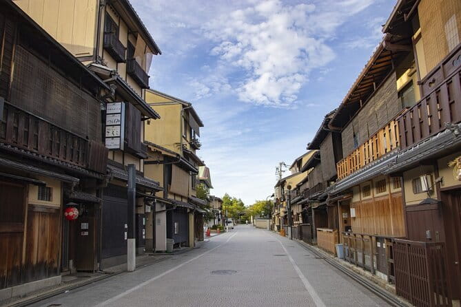 Gateway to Kyoto Walking Tour for First Time Visitors - Strolling Through the Charming Higashiyama Neighborhood