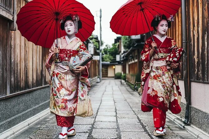 Gateway to Kyoto Walking Tour for First Time Visitors - Encountering Geisha Culture in Kyoto