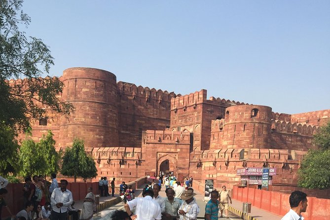Gatimaan Express Taj Mahal & Agra Fort Private All Inclusive Tour From Delhi - Exploring the Taj Mahal
