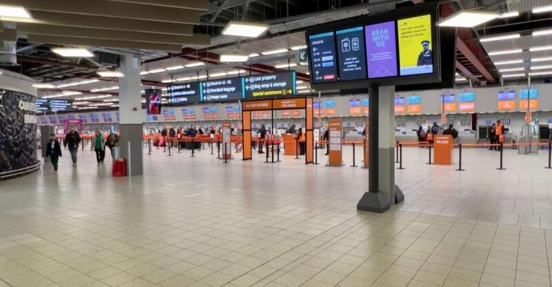 Gatwick Airport to Heathrow Airport - Private Transfer - Waiting Time Fees