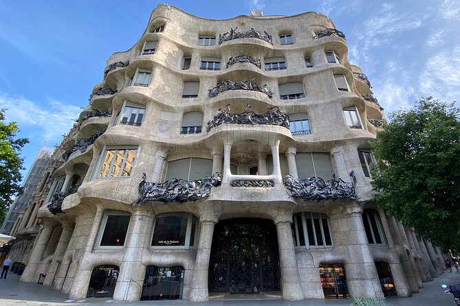 Gaudí and Barcelona Legends - Private Tour - Gaudis Architectural Masterpieces