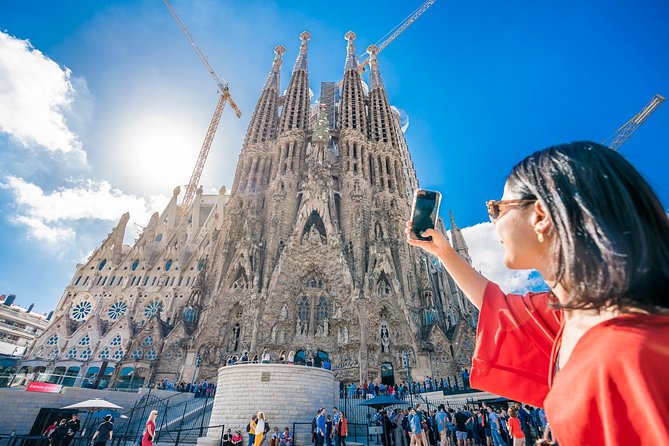 Gaudi Architecture & Modernism by Vespa Scooter - Highlights of the Experience